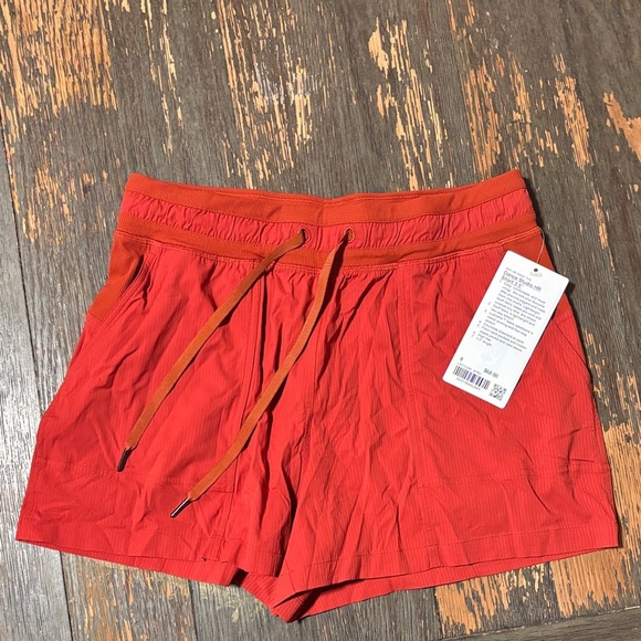 NWT Lululemon W’s Sz8 Dance Studio HR Short 3.5” in Autumn Rust. Large pockets. - Picture 2 of 9